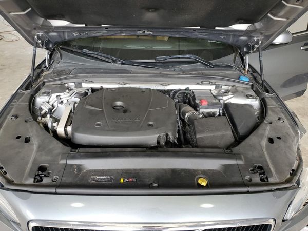 2018 VOLVO S90 Momentum