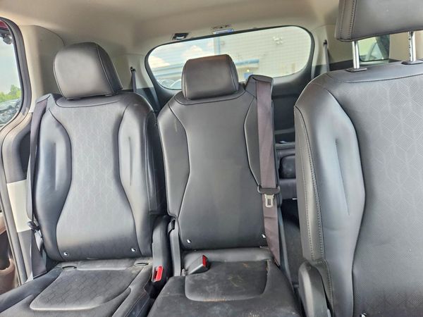 2023 KIA CARNIVAL LX, LX Seat Package