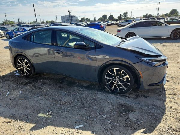 2025 TOYOTA PRIUS