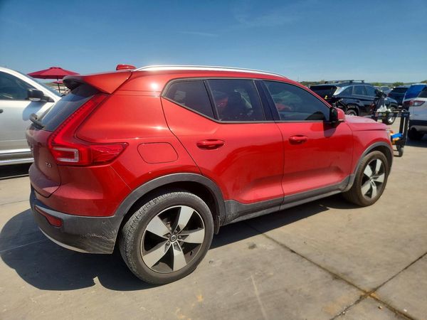2019 VOLVO XC40