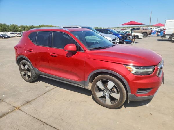 2019 VOLVO XC40