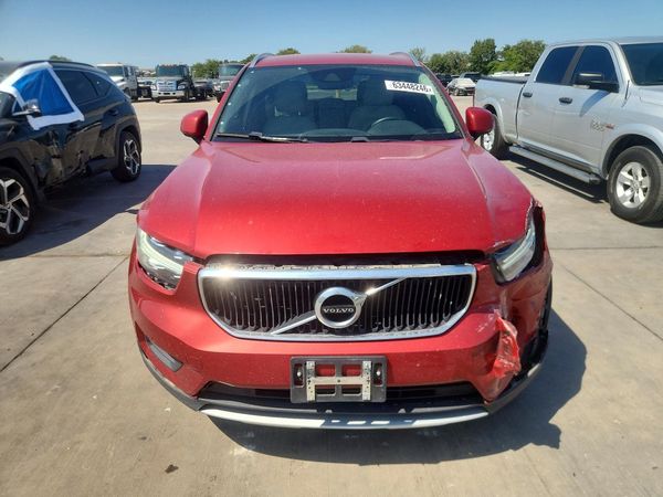2019 VOLVO XC40