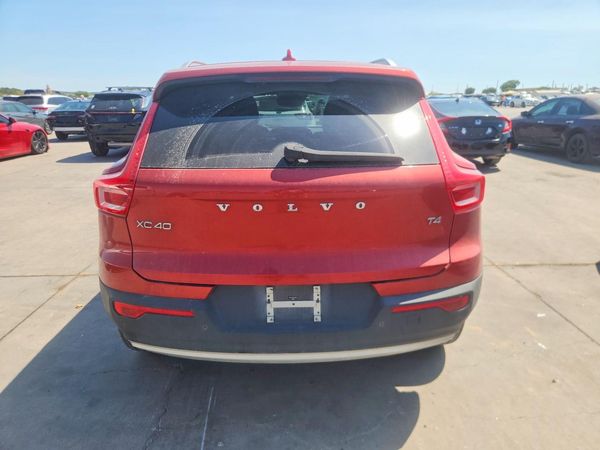 2019 VOLVO XC40