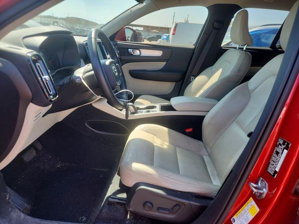 2019 VOLVO XC40