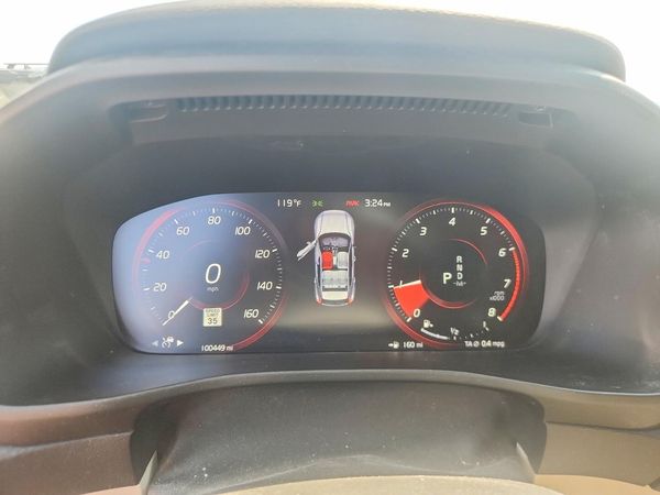 2019 VOLVO XC40