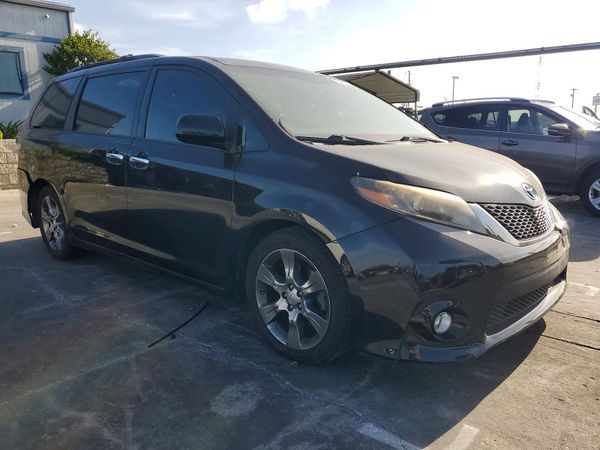2015 TOYOTA SIENNA
