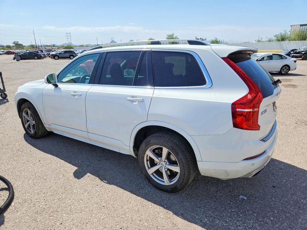 2017 VOLVO XC90 Momentum