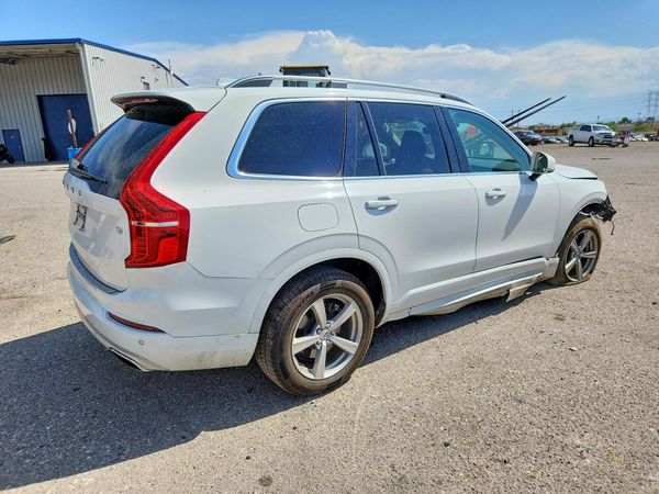 2017 VOLVO XC90 Momentum