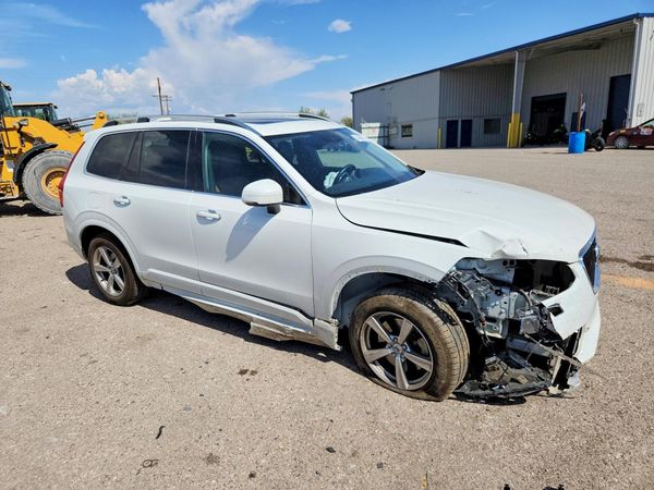 2017 VOLVO XC90 Momentum
