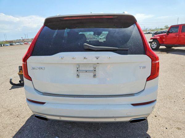 2017 VOLVO XC90 Momentum