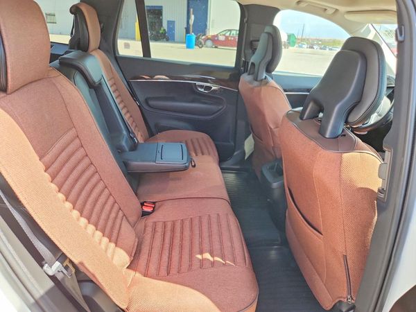 2017 VOLVO XC90 Momentum