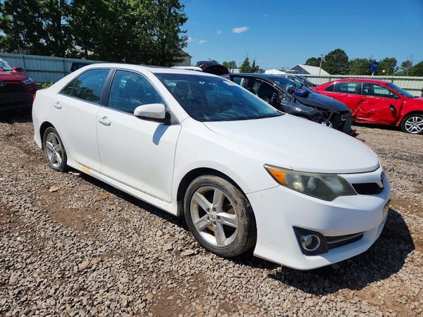 2012 TOYOTA CAMRY — Passenger 3/4