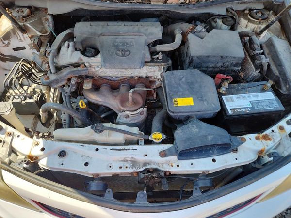 2012 TOYOTA CAMRY — Engine bay