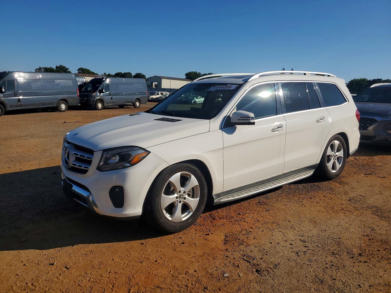 2017 MERCEDES-BENZ GLS-CLASS GLS450-4M — Front 3/4