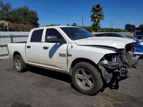 2014 RAM 1500 ST CREW CAB 4X2