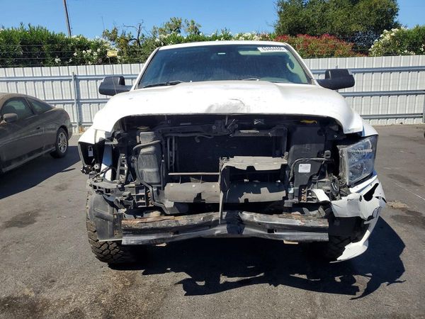 2014 RAM 1500 ST CREW CAB 4X2