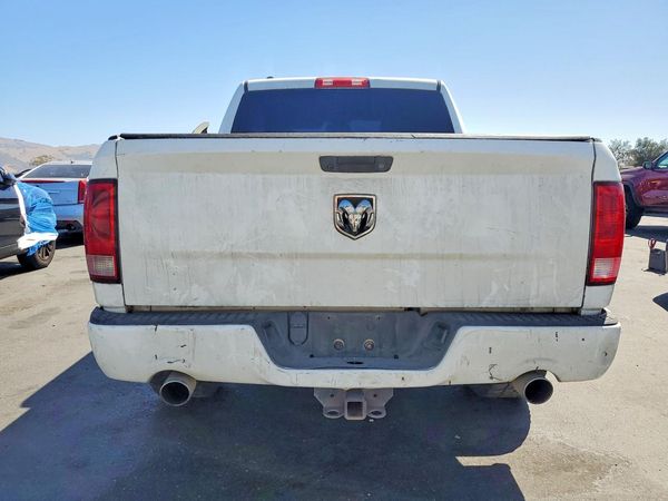 2014 RAM 1500 ST CREW CAB 4X2