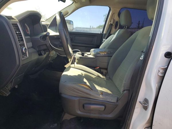 2014 RAM 1500 ST CREW CAB 4X2