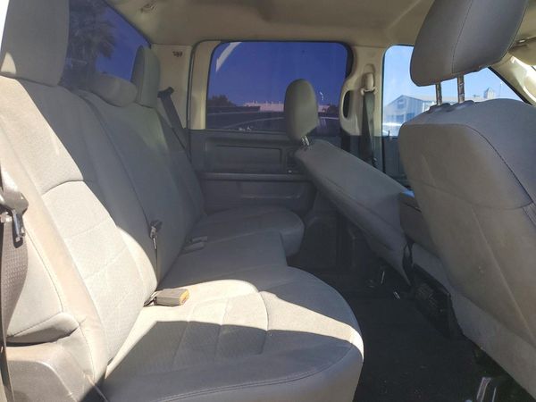 2014 RAM 1500 ST CREW CAB 4X2