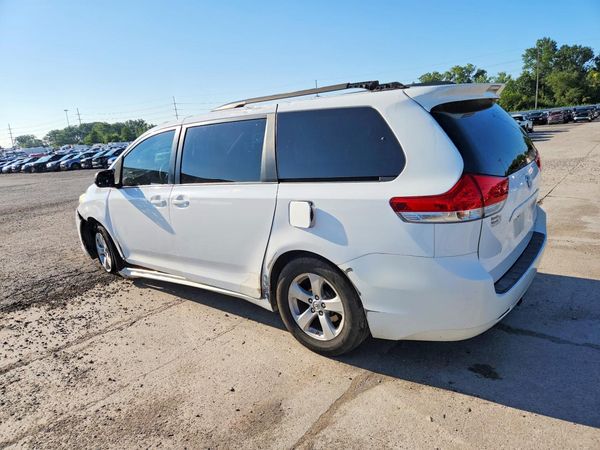 2013 TOYOTA SIENNA