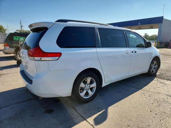 2013 TOYOTA SIENNA