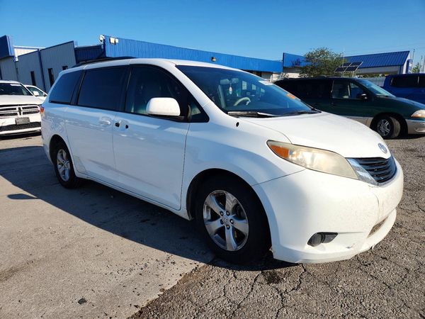 2013 TOYOTA SIENNA