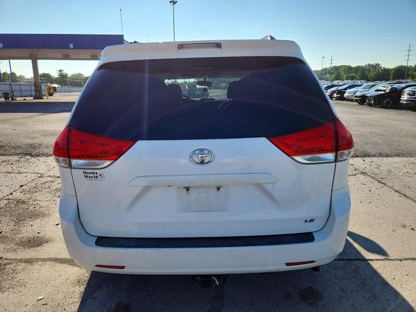 2013 TOYOTA SIENNA