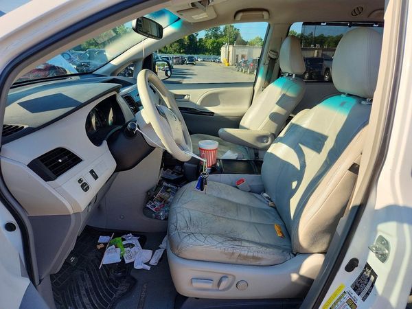 2013 TOYOTA SIENNA
