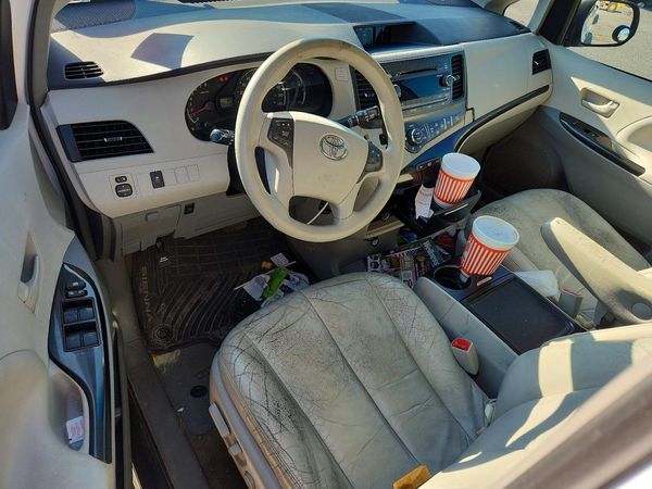 2013 TOYOTA SIENNA