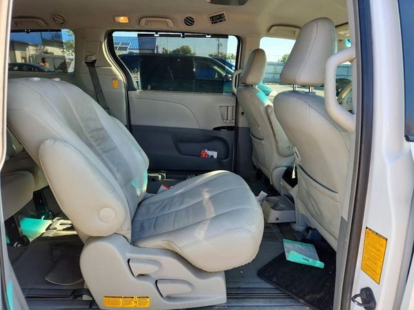 2013 TOYOTA SIENNA