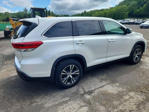2019 TOYOTA HIGHLANDER LE/LE Plus