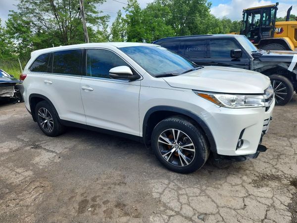 2019 TOYOTA HIGHLANDER LE/LE Plus