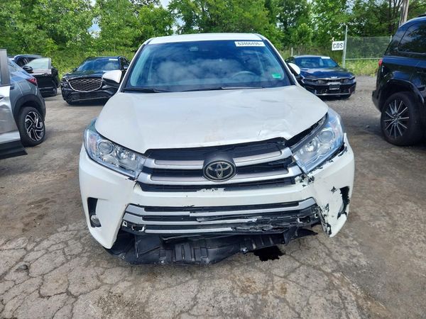 2019 TOYOTA HIGHLANDER LE/LE Plus