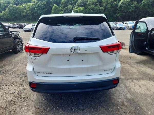 2019 TOYOTA HIGHLANDER LE/LE Plus