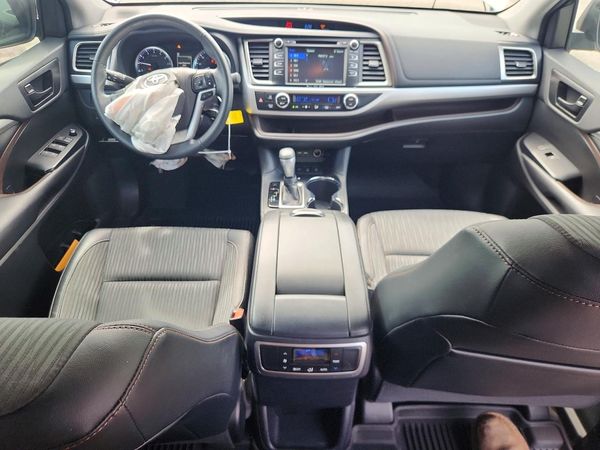 2019 TOYOTA HIGHLANDER LE/LE Plus