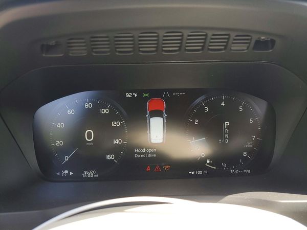 2020 VOLVO XC90