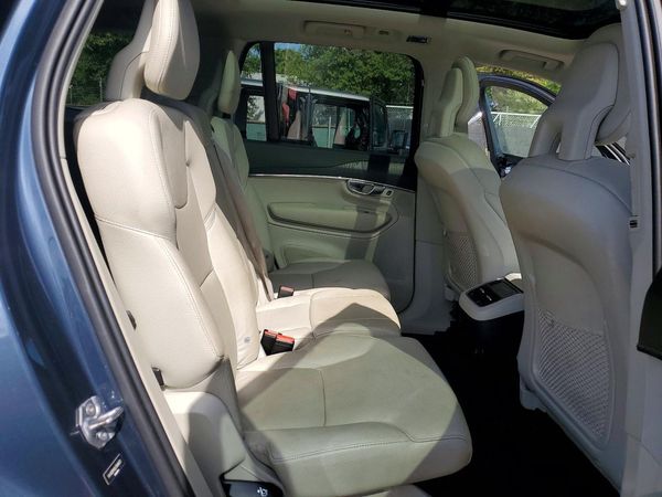 2020 VOLVO XC90