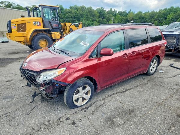 2013 TOYOTA SIENNA