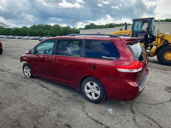 2013 TOYOTA SIENNA