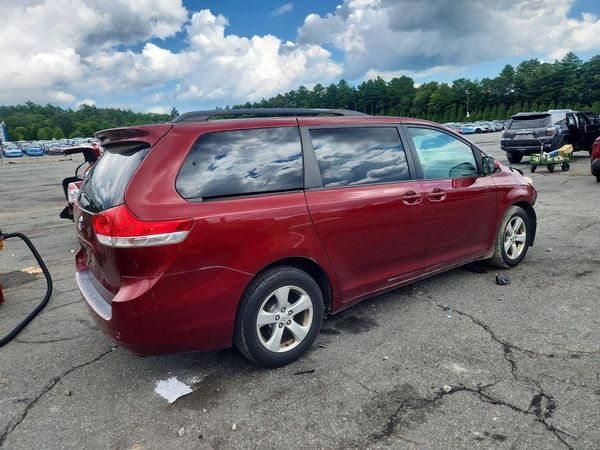 2013 TOYOTA SIENNA