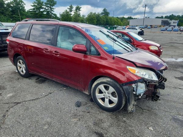 2013 TOYOTA SIENNA