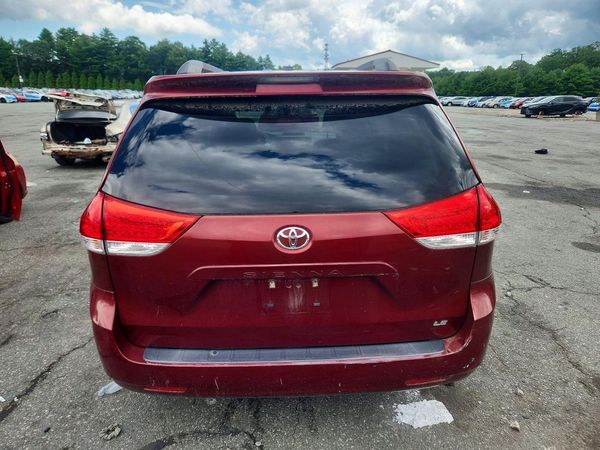 2013 TOYOTA SIENNA