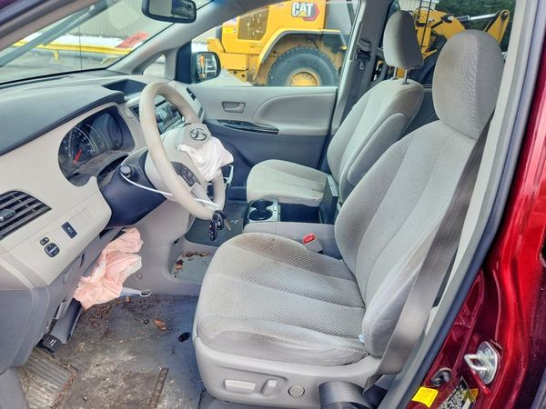 2013 TOYOTA SIENNA