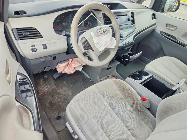 2013 TOYOTA SIENNA