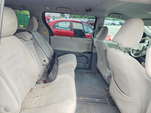 2013 TOYOTA SIENNA