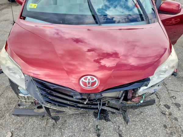 2013 TOYOTA SIENNA