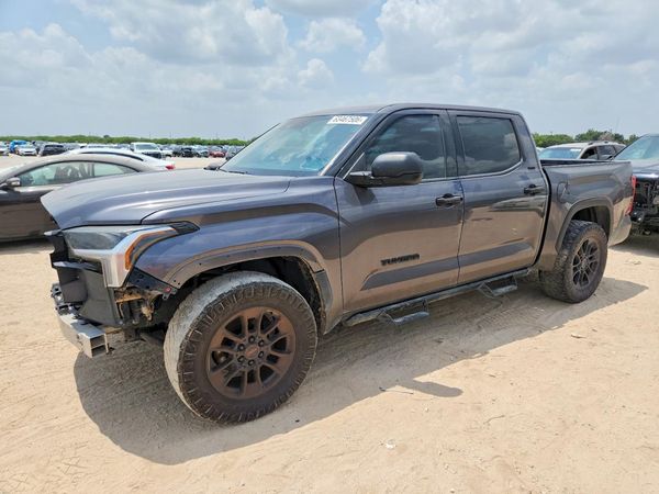 2022 TOYOTA TUNDRA SR5