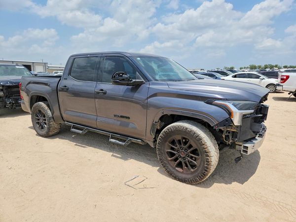 2022 TOYOTA TUNDRA SR5
