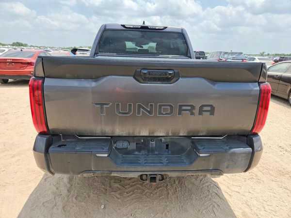 2022 TOYOTA TUNDRA SR5