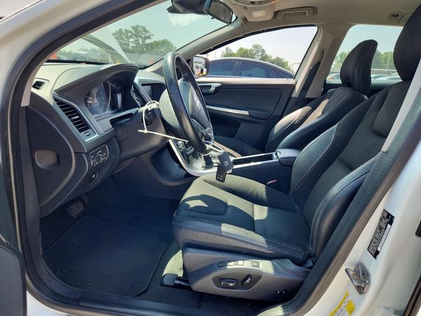 2016 VOLVO XC60 SV32 Base